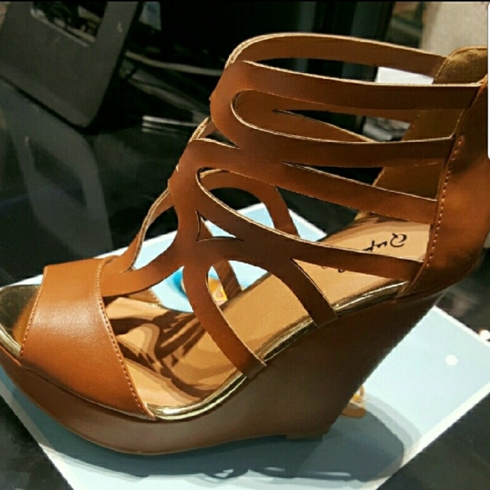 Heels - Picture 3 of 4